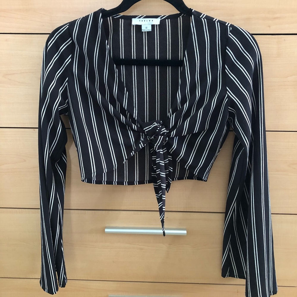 Long sleeve tie front crop top
